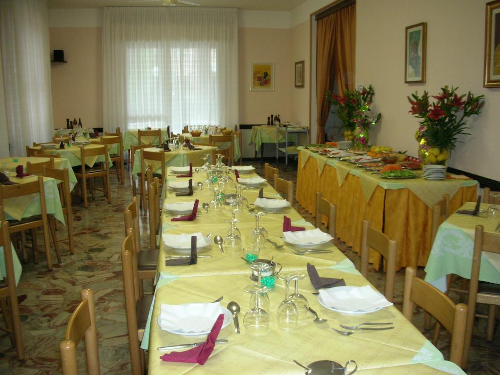 Hotel Gemma Римини Экстерьер фото